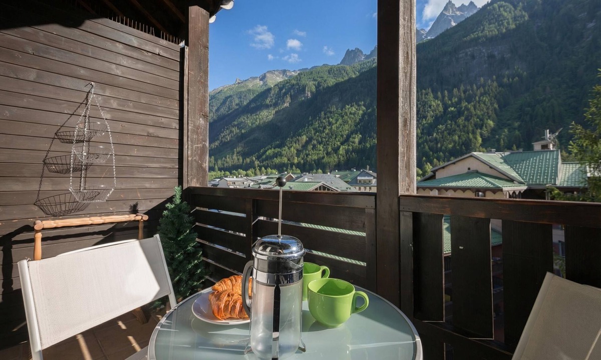 Chamonix City Centre Apartment | Cham Sud Grepon Paradis611 Mont Blanc View Studio, Walk to Centre, Chamonix, France