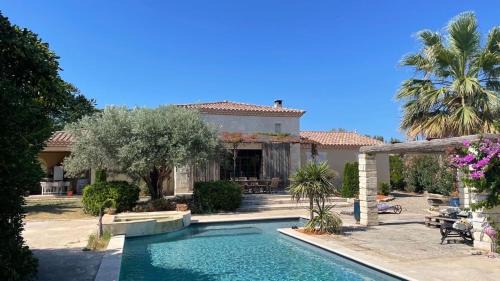 Jonquieres-Saint-Vincent Bed & Breakfast | Chambre privée chez l habitant au mas des fontaines