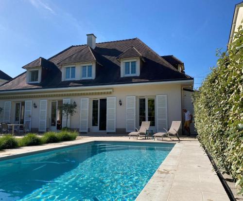 Maillets - Bellevue Bed & Breakfast | Chambre d'hôtes de Verdigné Piscine chauffée Parking Wifi