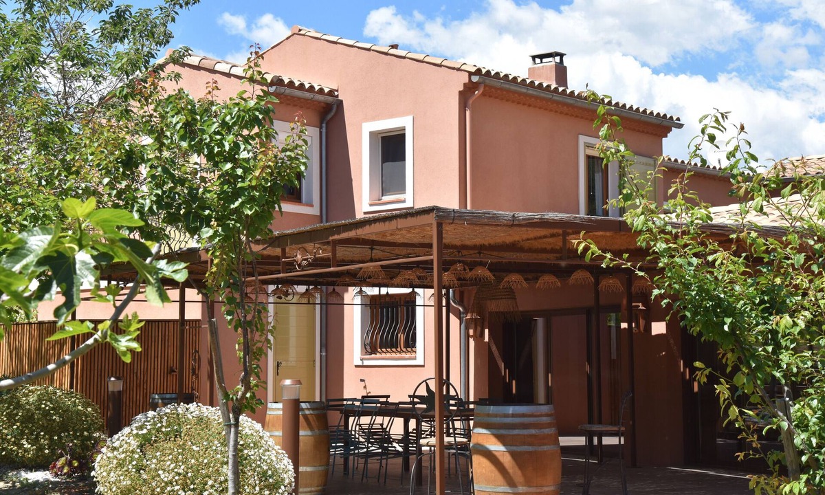 La Cadiere-d'Azur Bed & Breakfast | Chambre d'hôtes with swimming pool, jacuzzi, sauna and working in the vineyards