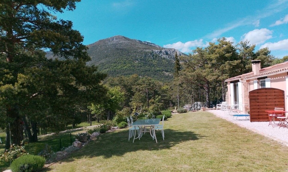 La Bastide Bed & Breakfast | Chambre d'Hôtes at 1035m altitude - 30 min from the Gorges du Verdon and the lakes