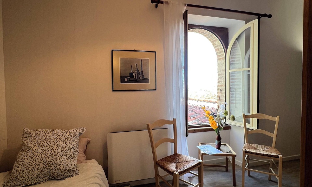 Auch Bed & Breakfast | Chambre du levant with 2 single beds and shared bathroom