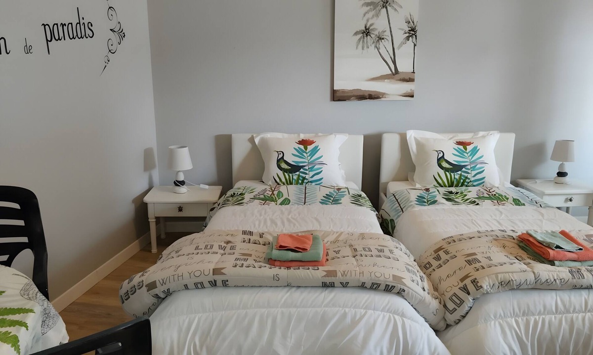 Maubourguet Bed & Breakfast | “Chambre Verte” Guest Room with Shared Garden, Wi-Fi, and Air Conditioning