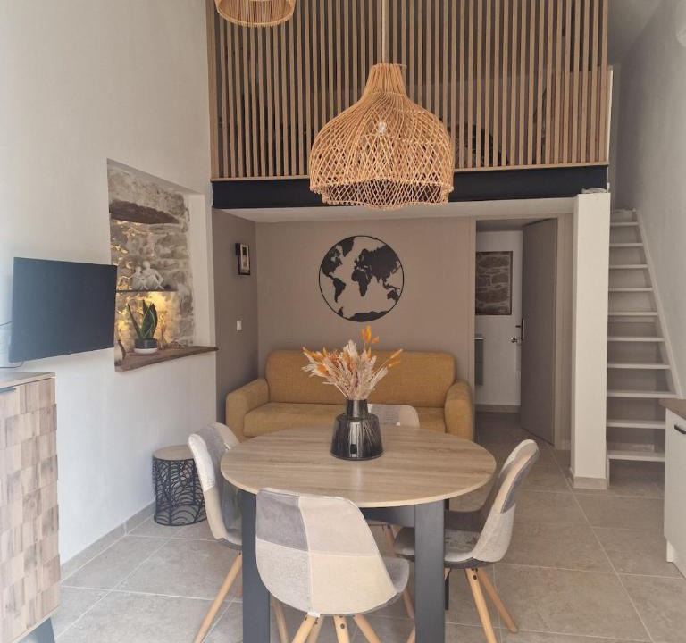 Bagnols-en-Foret Apartment | Charmant appartement au coeur de notre beau village