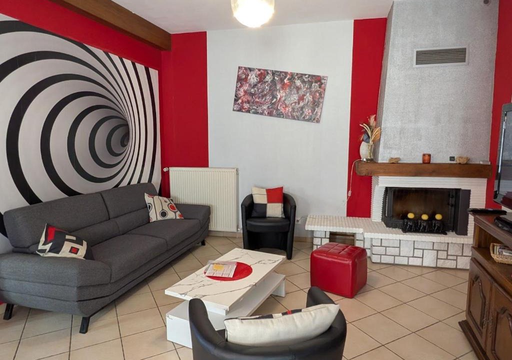 Sivry-sur-Meuse House | Charmante maison rénovée avec jardin, proche de Verdun, idéale pour familles, draps et chauffage inclus - FR-1-585-50