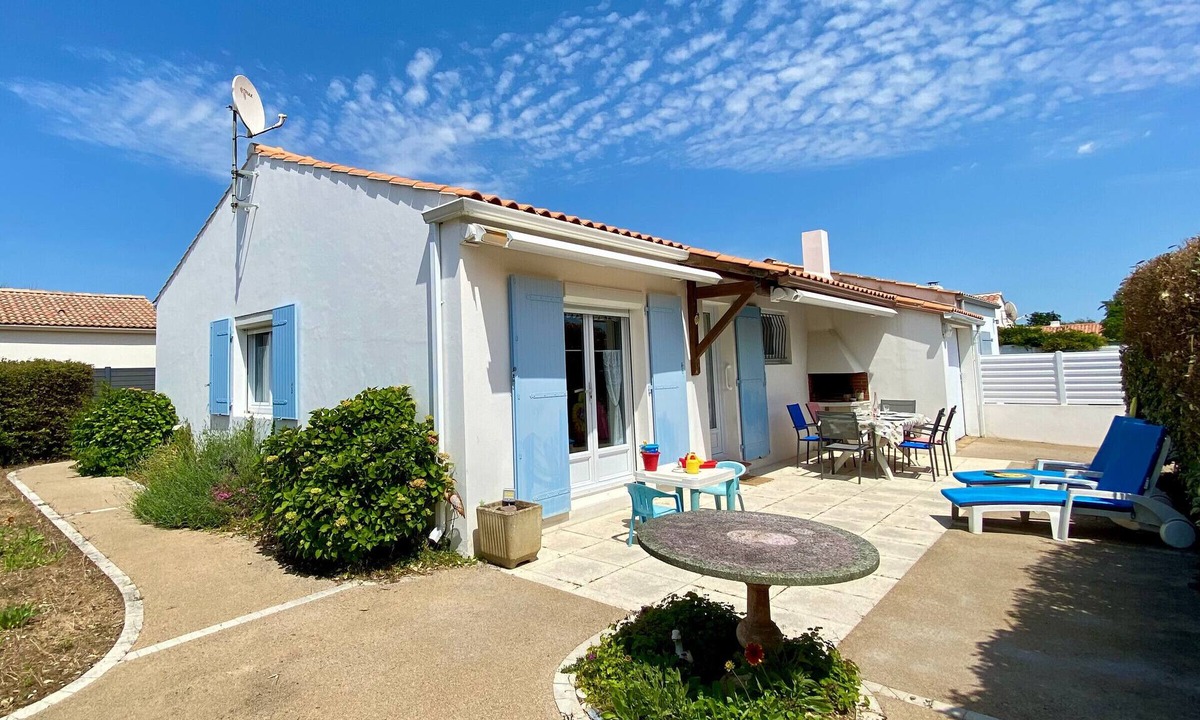 Bretignolles-sur-Mer House | Charming 3-Bed House, 400m from Beach, WiFi, Enclosed Garden, Parking