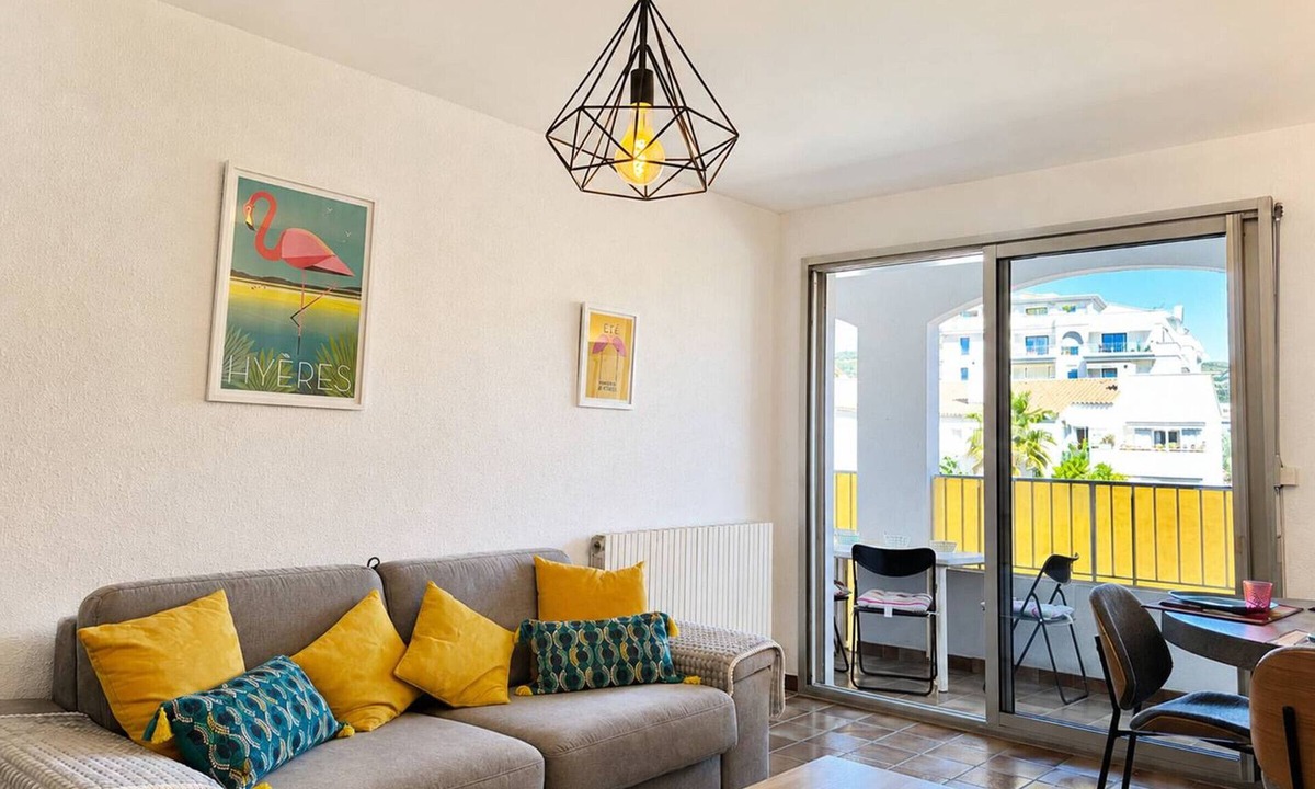 Hyeres City Centre Apartment | Charming apartment with parking - 4 guests