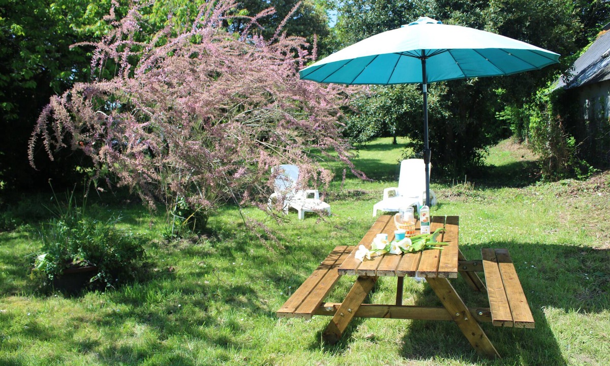 Pordic House | Charming Breton house near the beach, 300 meters from the GR34 trail. Large, shaded garden.