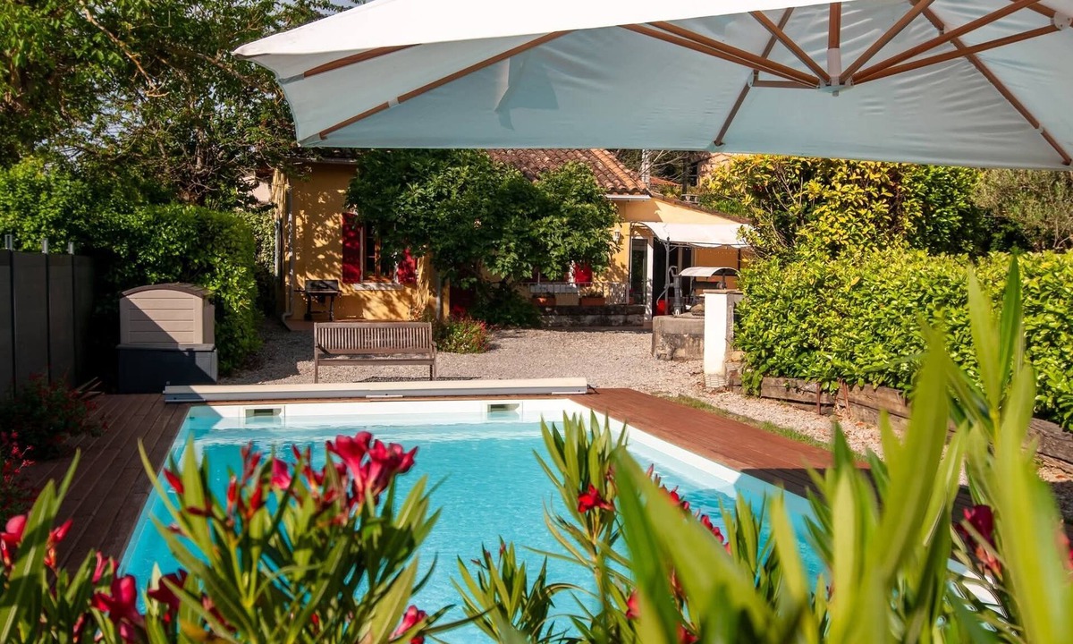Montazels Cottage | Charming cottage with large pool, garden & views of Pyrénées, near Carcassonne