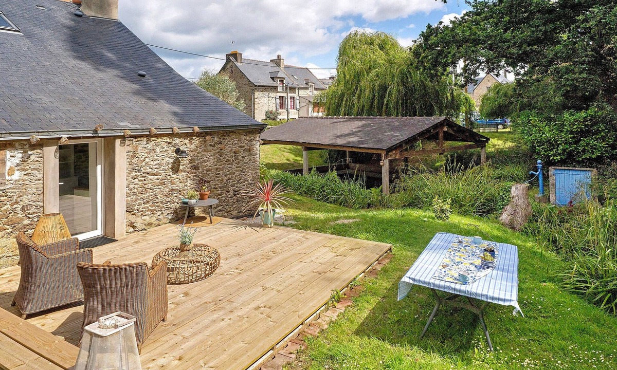 Pleurtuit Bed & Breakfast | Charming Guest Rooms for a Getaway on the Banks of the Rance - Cale de Jouvente