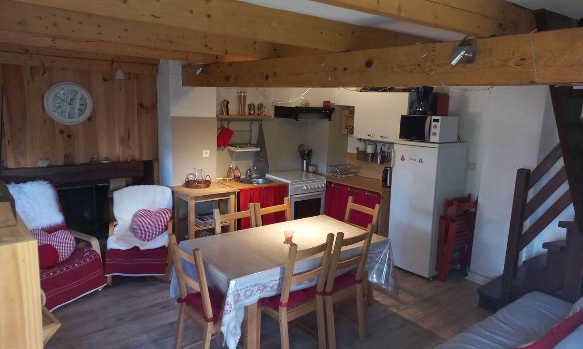 Guzet Neige Ski Chalet | Charming Guzet chalet with fireplace, bed linen option, Les 4 Chouettes
