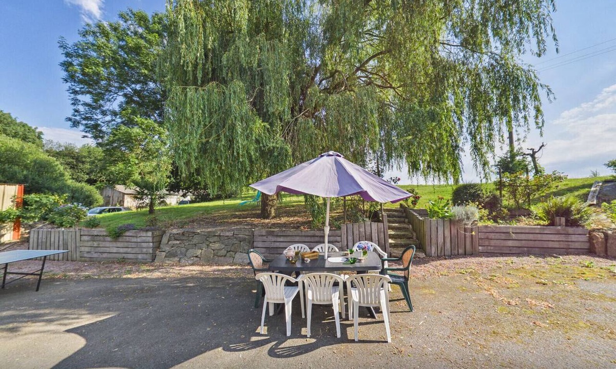 Henansal House | Charming house 6 guests, large garden & BBQ