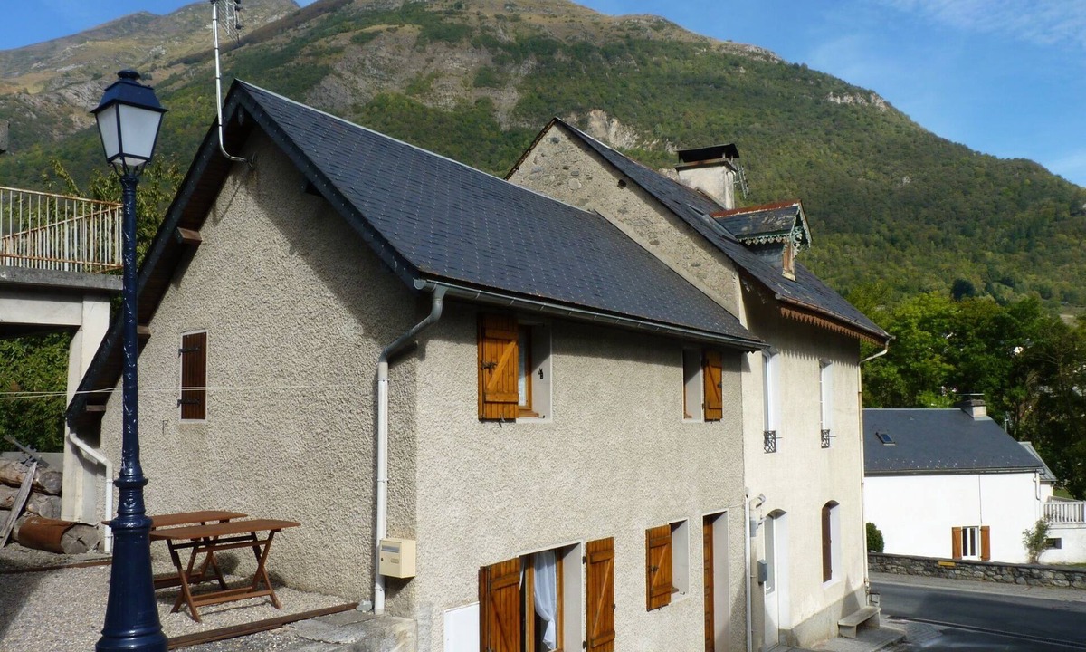Sassis Ski Chalet | Charming house ideally located in the heart of a mountain village.