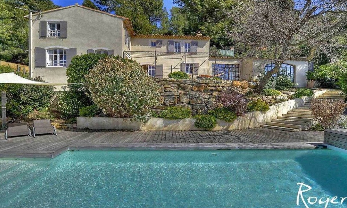 Le Beausset House | Charming Provencal farmhouse with panoramic view of the sea and vines + pool