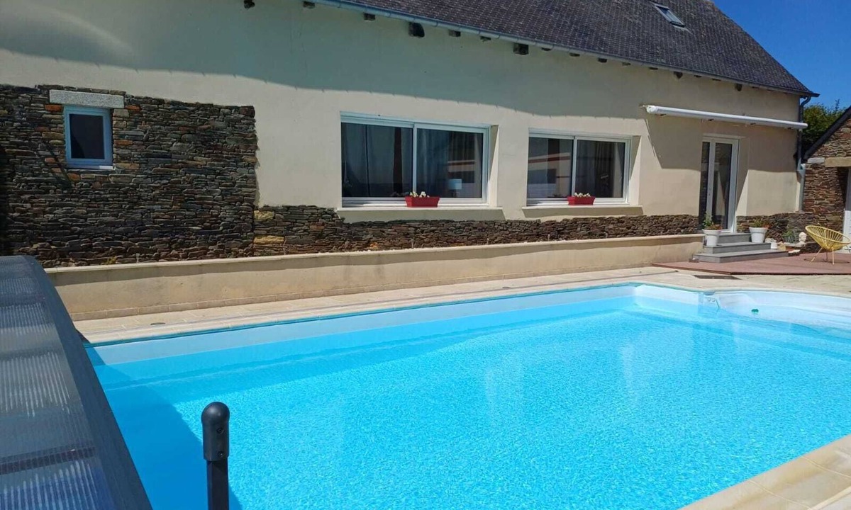 Evran House | Charming, renovated vacation rental with a pool, between Dinan and Saint-Malo