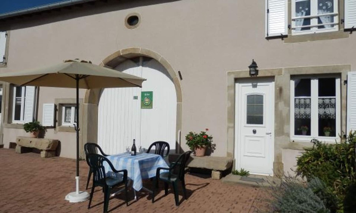Lironcourt Cottage | Charming Riverside Cottage with Modern Amenities & Scenic Views - 28 Rue du Charmont, Lironcourt