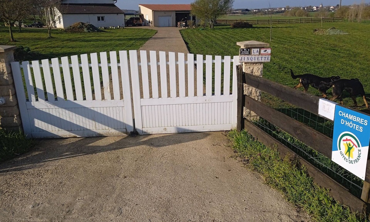 Lantefontaine Bed & Breakfast | "Charming Rural Guesthouse: 5 Hectares, Near Briey & Longuyon, Easy Access to Metz & Verdun"
