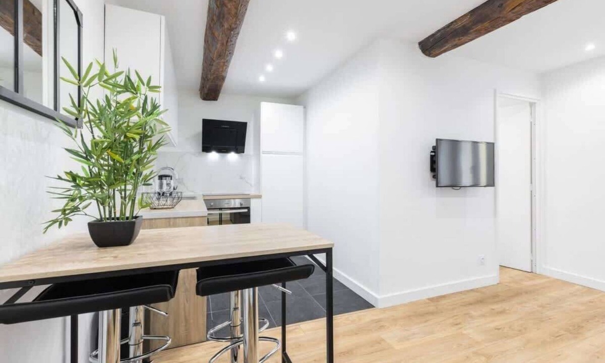 Riquier Apartment | Charming small one-bedroom apartment in the old town
