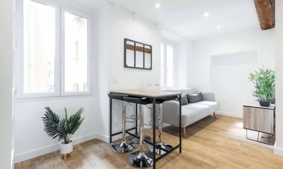 Riquier Apartment | Charming small one-bedroom apartment in the old town
