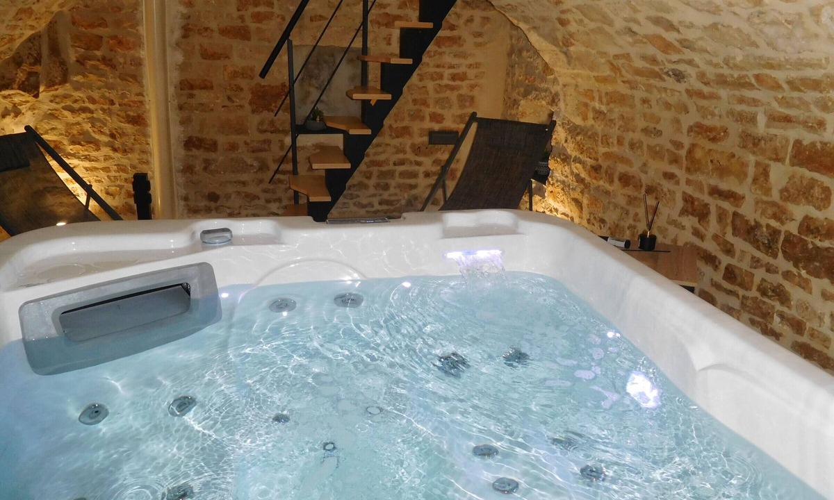 Laville-aux-Bois Cottage | Charming Stone House with Jacuzzi, Forest Walks, and Baby Equipment in Rural Village