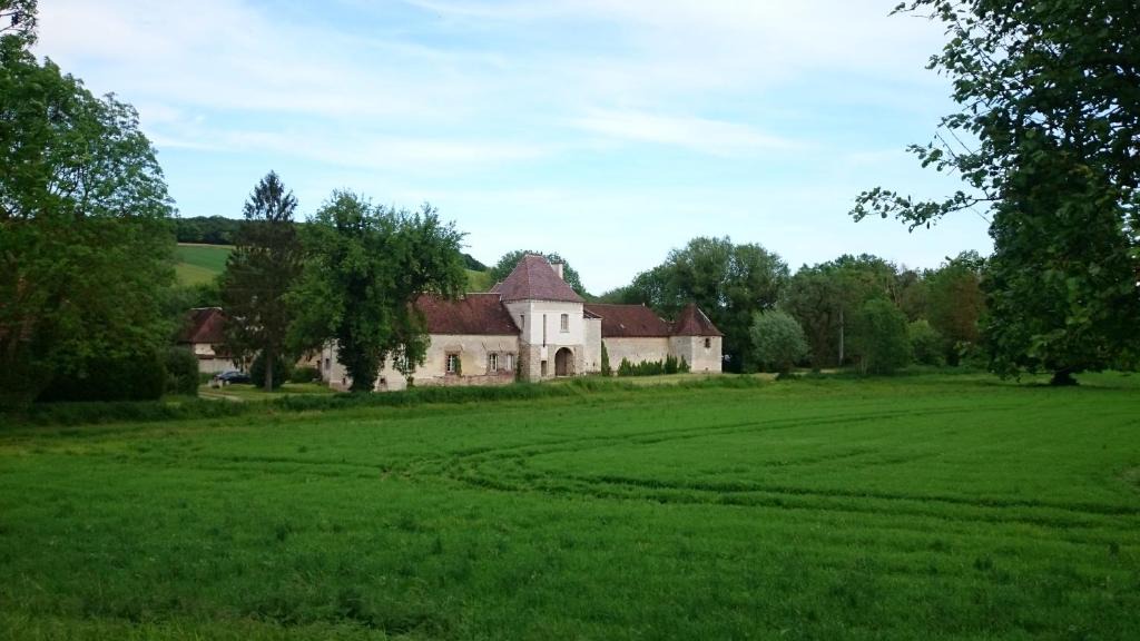 Bucey-en-Othe Bed & Breakfast | Chateau Des Roises