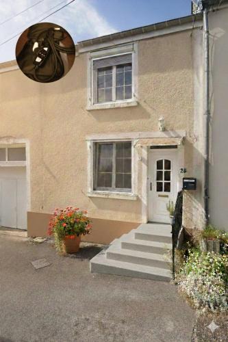 Humes House | chez Émile côté face maison entière, 3 chambres, 2 salles de bains,jardin et terrasse