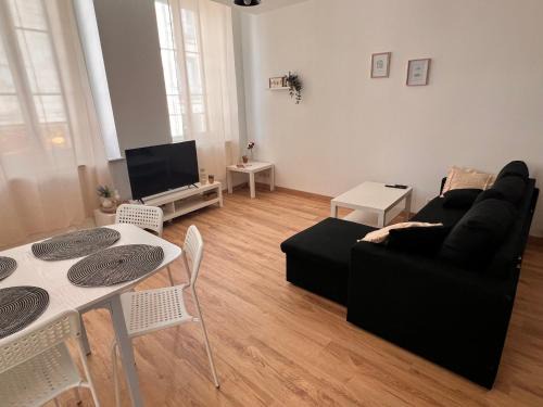 Verdun Apartment | Chez Jean&Véro Appartement relaxant - Centre Ville Verdun - Géré par PrestaZen'Services