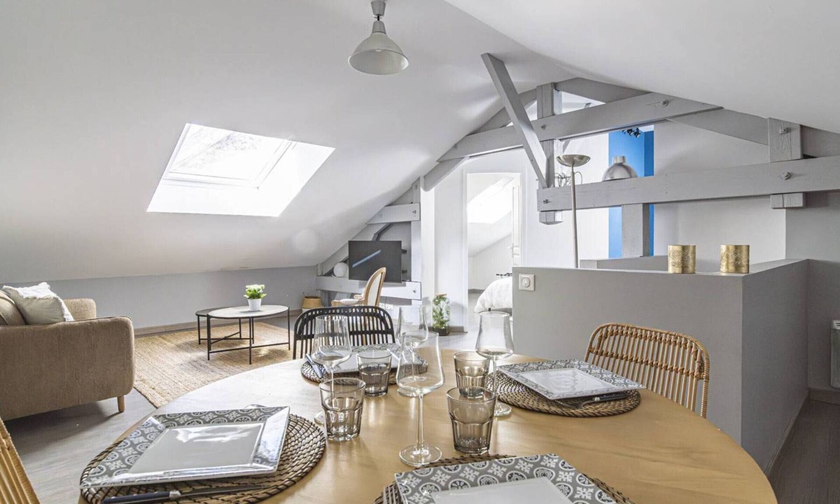 Reims City Centre Apartment | Chic Apartment in Reims, Comfort & Elegance