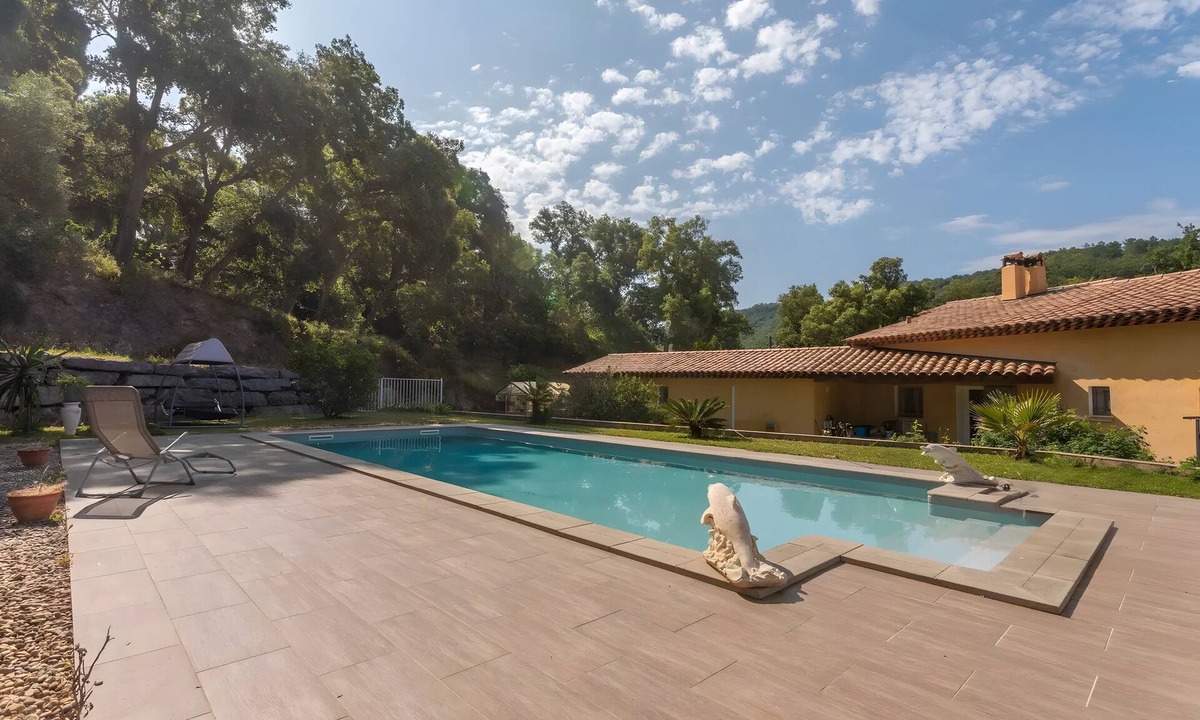 Collobrieres Apartment | "Cigale" Room with Shared Pool, Wi-Fi, and Air Conditioning