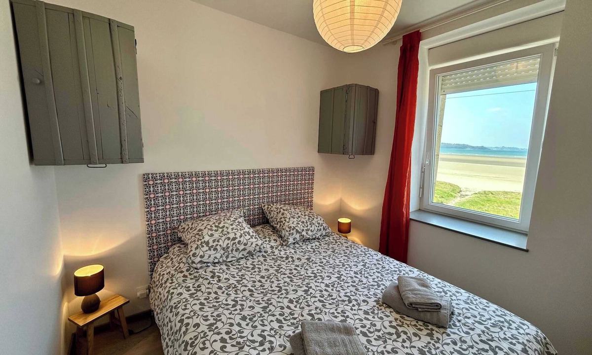 Saint-Michel-en-Greve House | Cocooning stay by the sea, sleeps 8