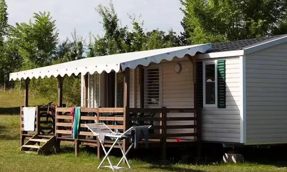 La Romieu House | Comfort Luxe Mobile Home - 2 bedrooms/1 bathroom + AIR CONDITIONING, sleeps 6