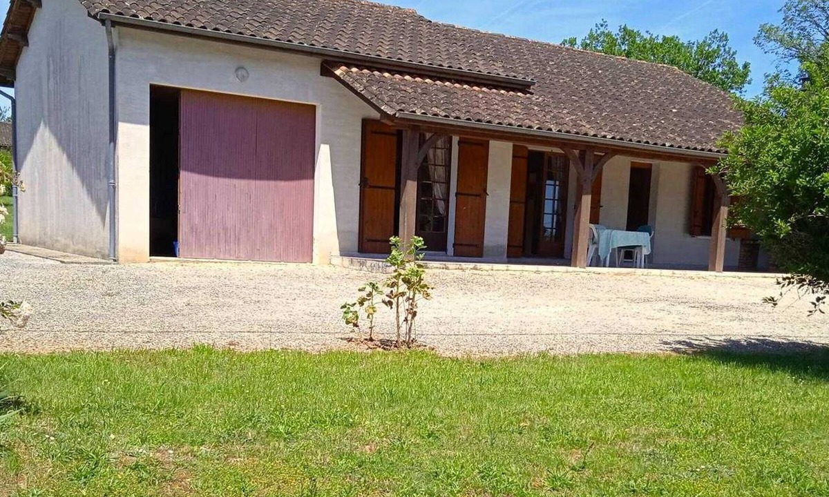 Le Change Cottage | Comfortable house near Périgueux with fireplace, garden, pets allowed