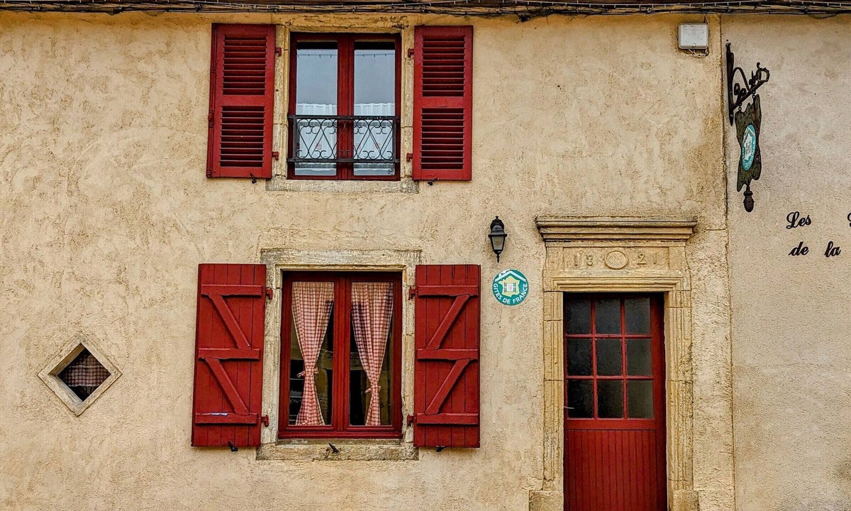 Halles-sous-les-Cotes Cottage | Comfortable cottage in Halles-sous-les-Côtes with fireplace and terrace