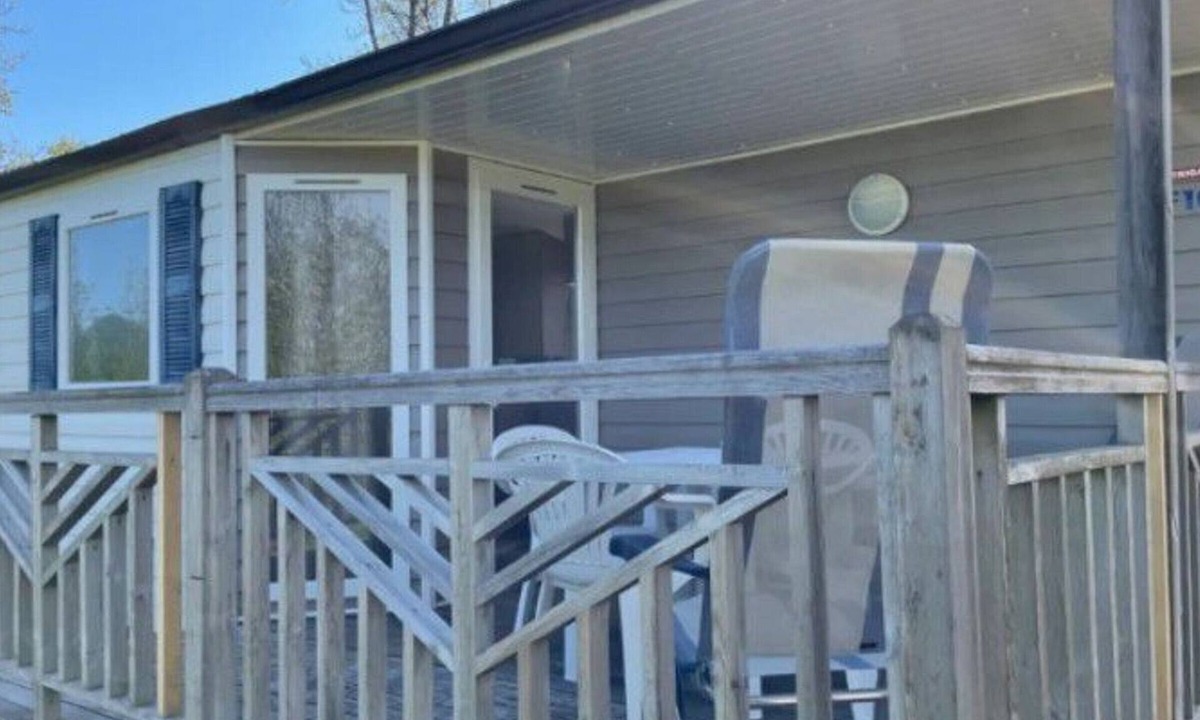 Banes House | Comfortable mobile home with terrace for 4 people