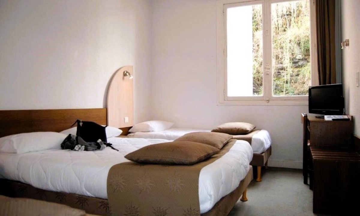 Lourdes Hotel | Comfortable Stay Rooms & Convenient Parking