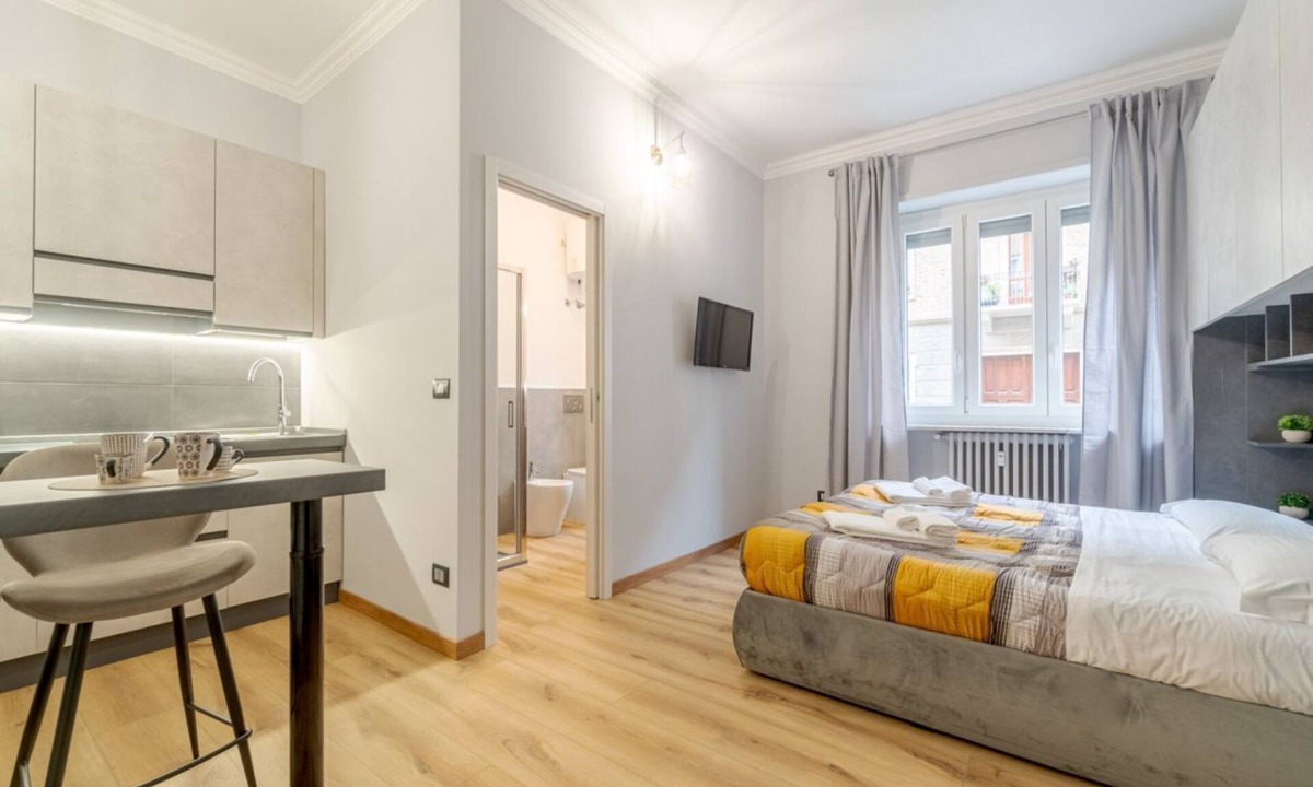 Parella Apartment | Comfortable studio apartment that can comfortably accommodate up to 2 people. The accommodation is located in the quiet Parella district, a very green and well-served area: the MM Pozzo Strada stop is just 350m away and allows you to quickly reach the ce