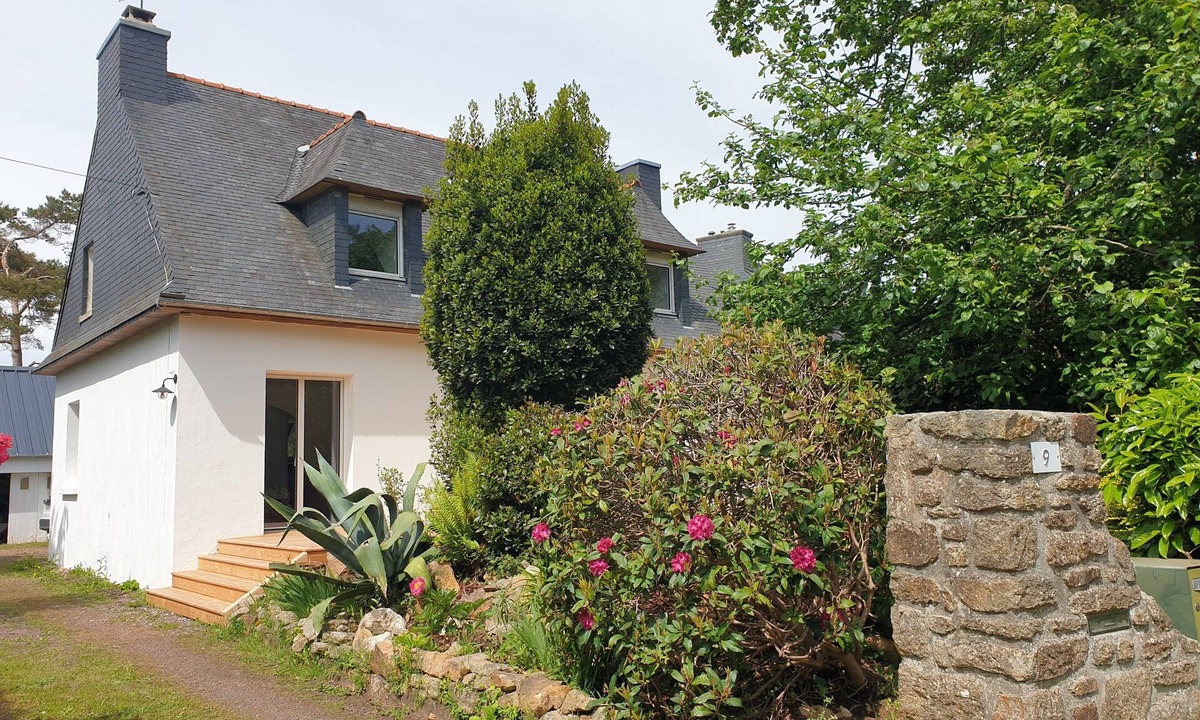 Tredrez-Locquemeau Cottage | Completely renovated seaside family home