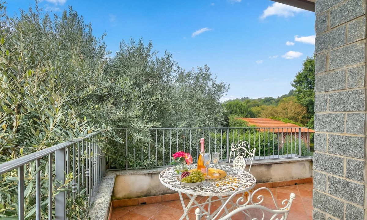 Monvalle Apartment | Connie's Apartment Modern 2BR, Private garden, Mountain Views in Monvalle, Monvalle, Italy