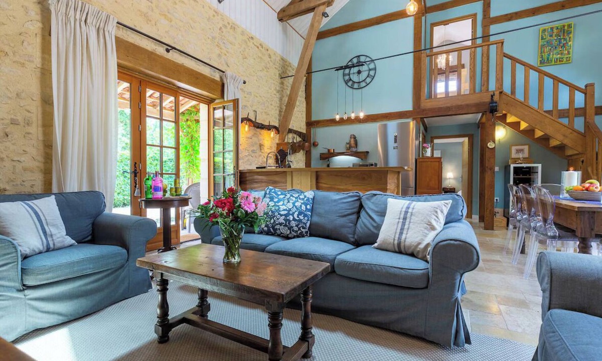 Tremolat House | Converted barn in Dordogne with garden view