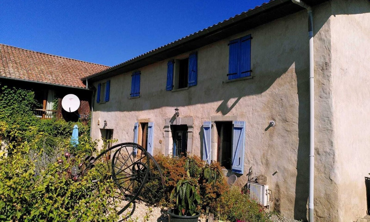 Peyriguere House | Converted Farmhouse and Barn with Private Pool in rural France.