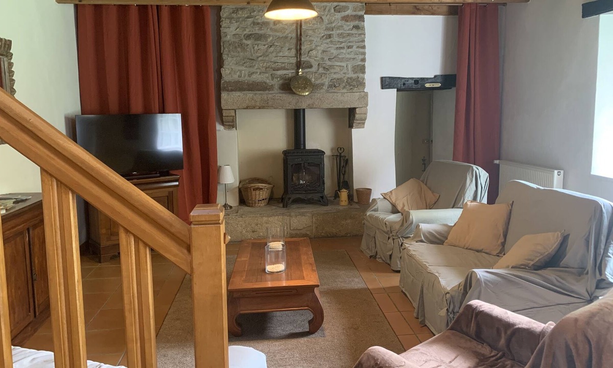 Plounerin House | Cornouaille - Grand Gite Dans une Bâtisse Typiquement Bretonne en Pleine Nature