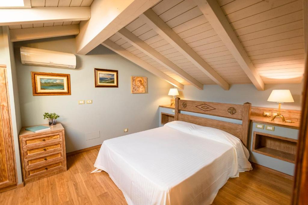 Montevecchia Apartment | Corte Del Passone