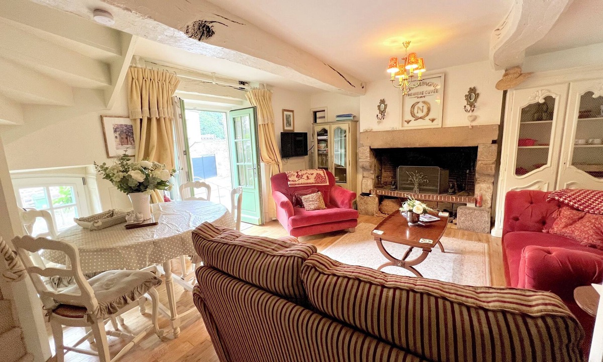 Lanvallay House | Cosy 3* Holiday Cottage at Dinan Port | Pet-Friendly | 2BR | La Petite Madeleine