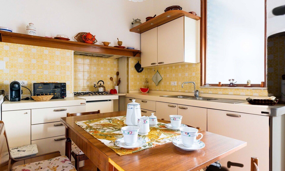 San Bartolomeo al Mare Apartment | Cosy apartment for 6 people with WIFI, A/C, balcony and pets allowed