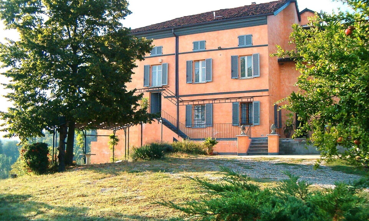 Rocca D'Arazzo Apartment | Cosy apartment for 4 guests with WIFI and terrace