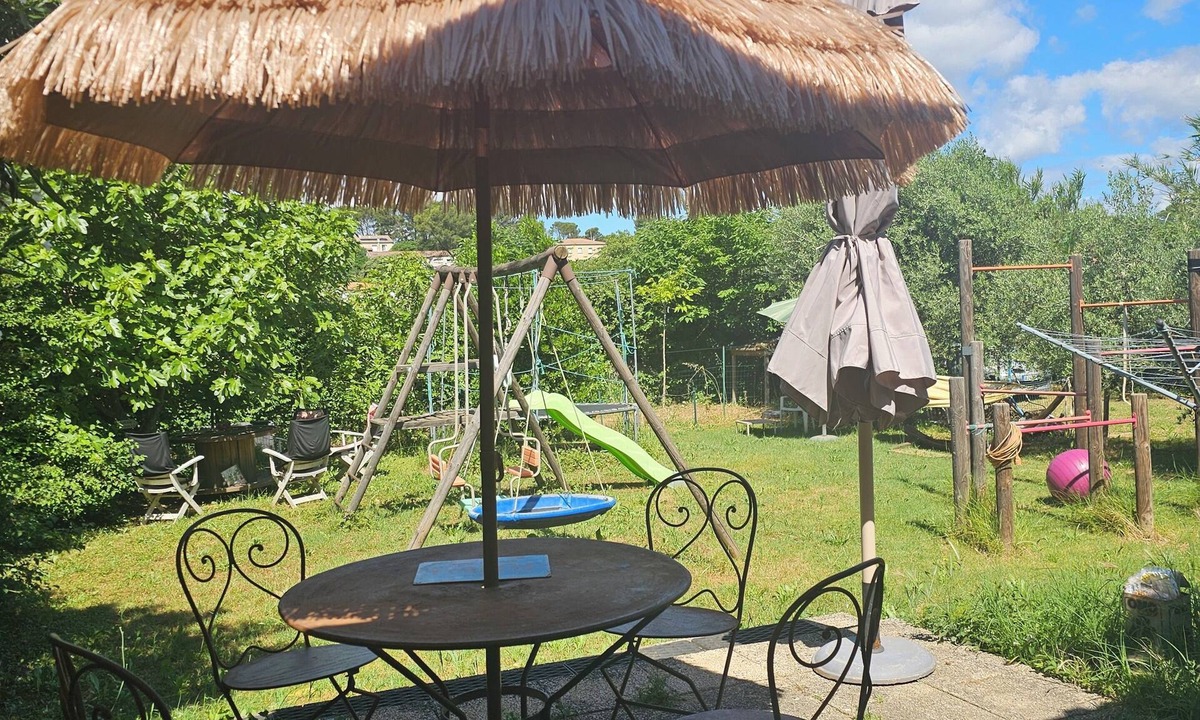 Bagnols-sur-Ceze Villa | Cosy interlude at Anastasia's sunny home in the South of France