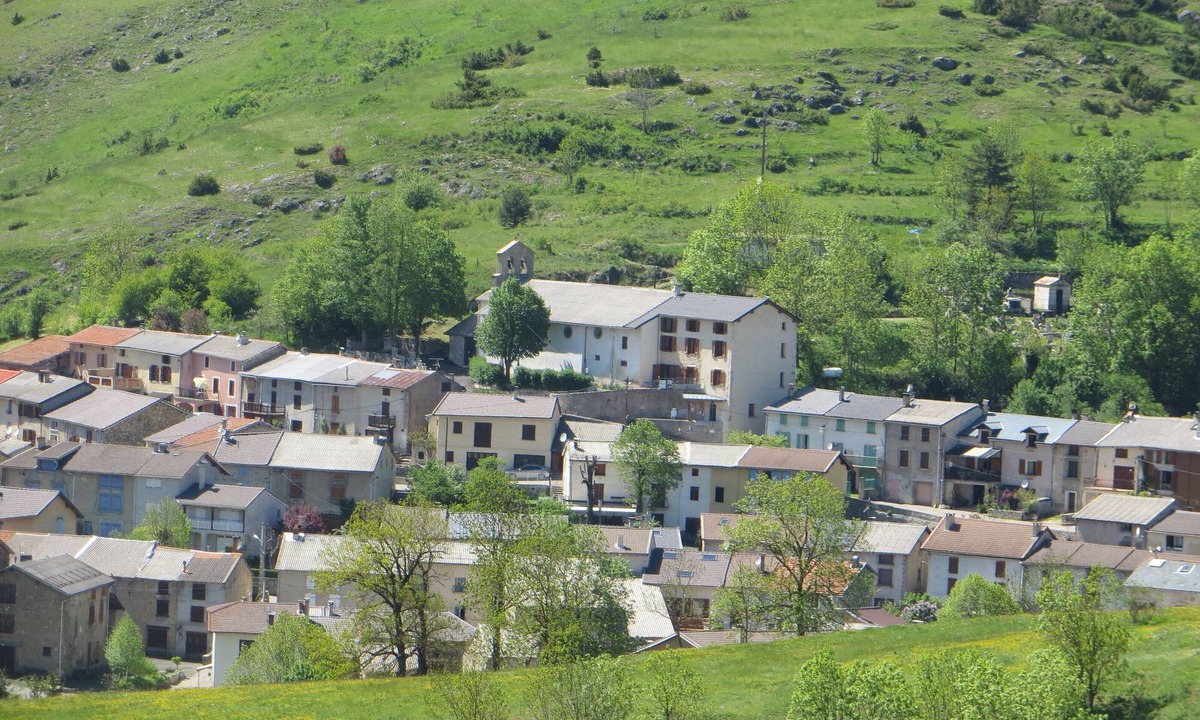 Comus House | cottage Barry of Espine in a small village 1200m altitude mountain