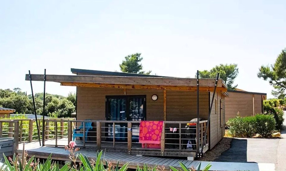 Sanary-sur-Mer Ski Chalet | Cottage for guests with limited mobility - 48 m² - 2 bedrooms, sleeps 4