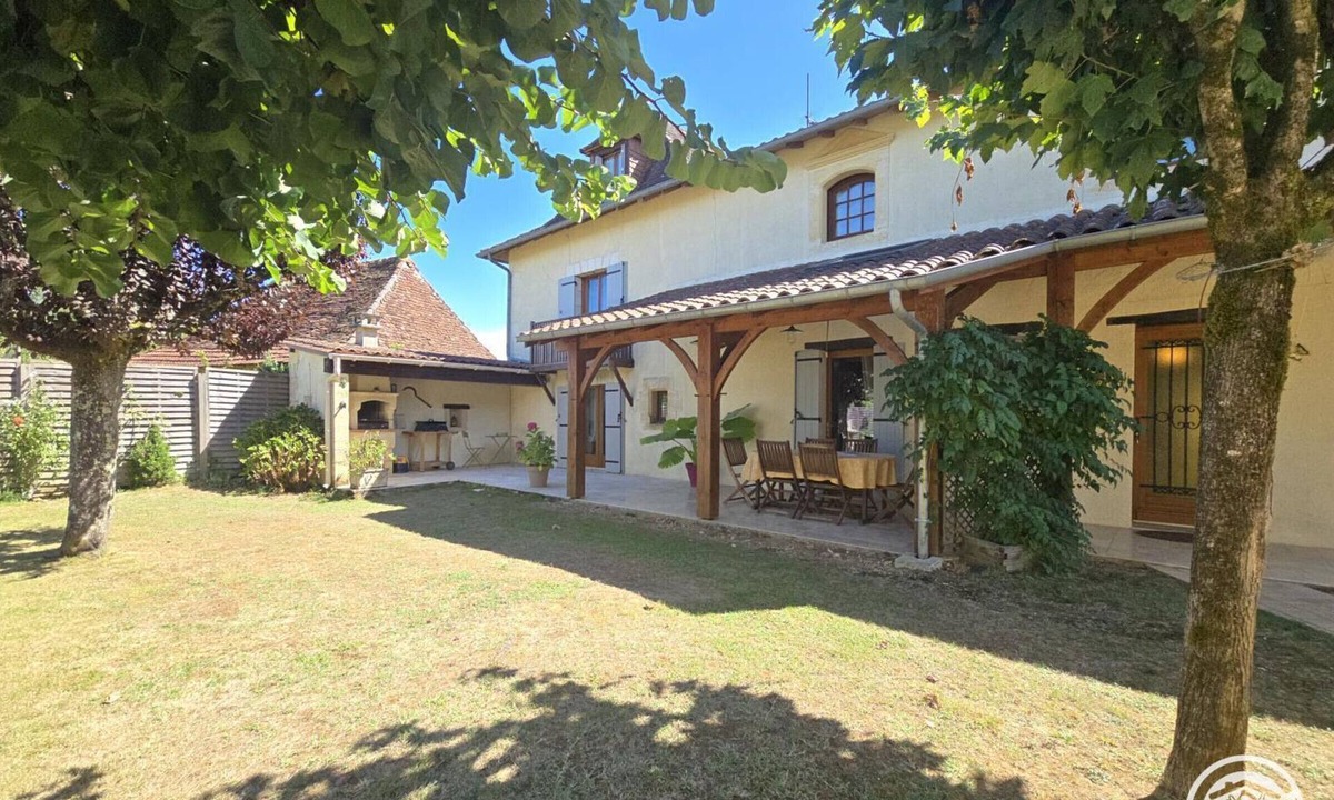 Blis-et-Born Cottage | Cottage in Périgord with garden and fireplace
