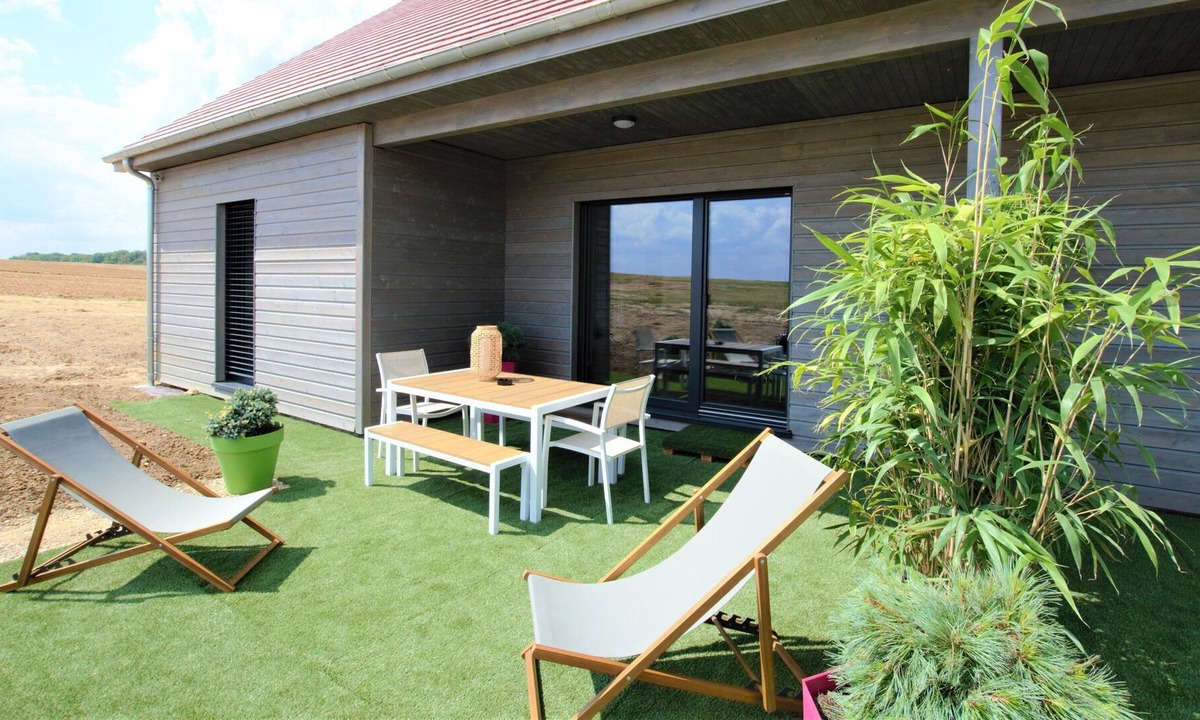 Magnant Cottage | Cottage in the countryside near lakes, vineyard and NIGLOLAND park